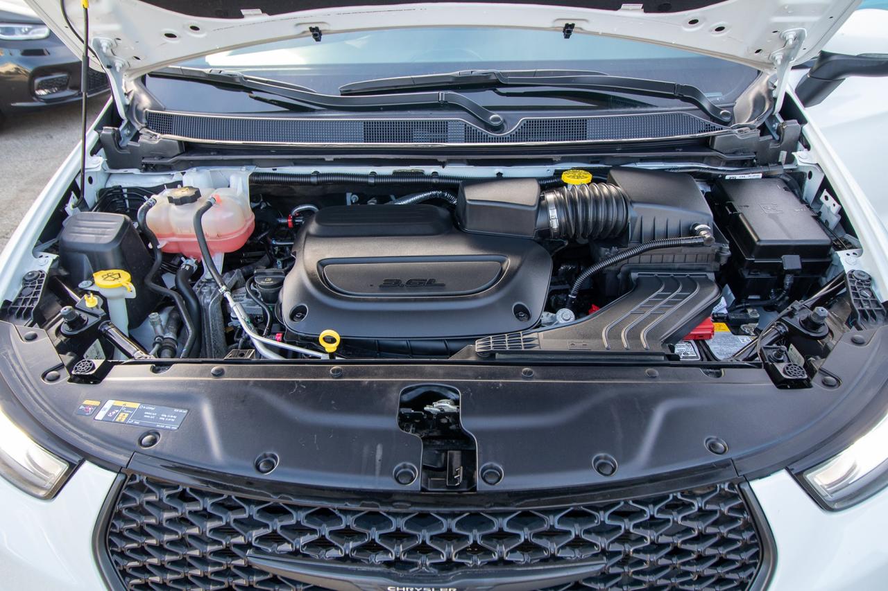 2023 Chrysler Pacifica Touring L Photo5