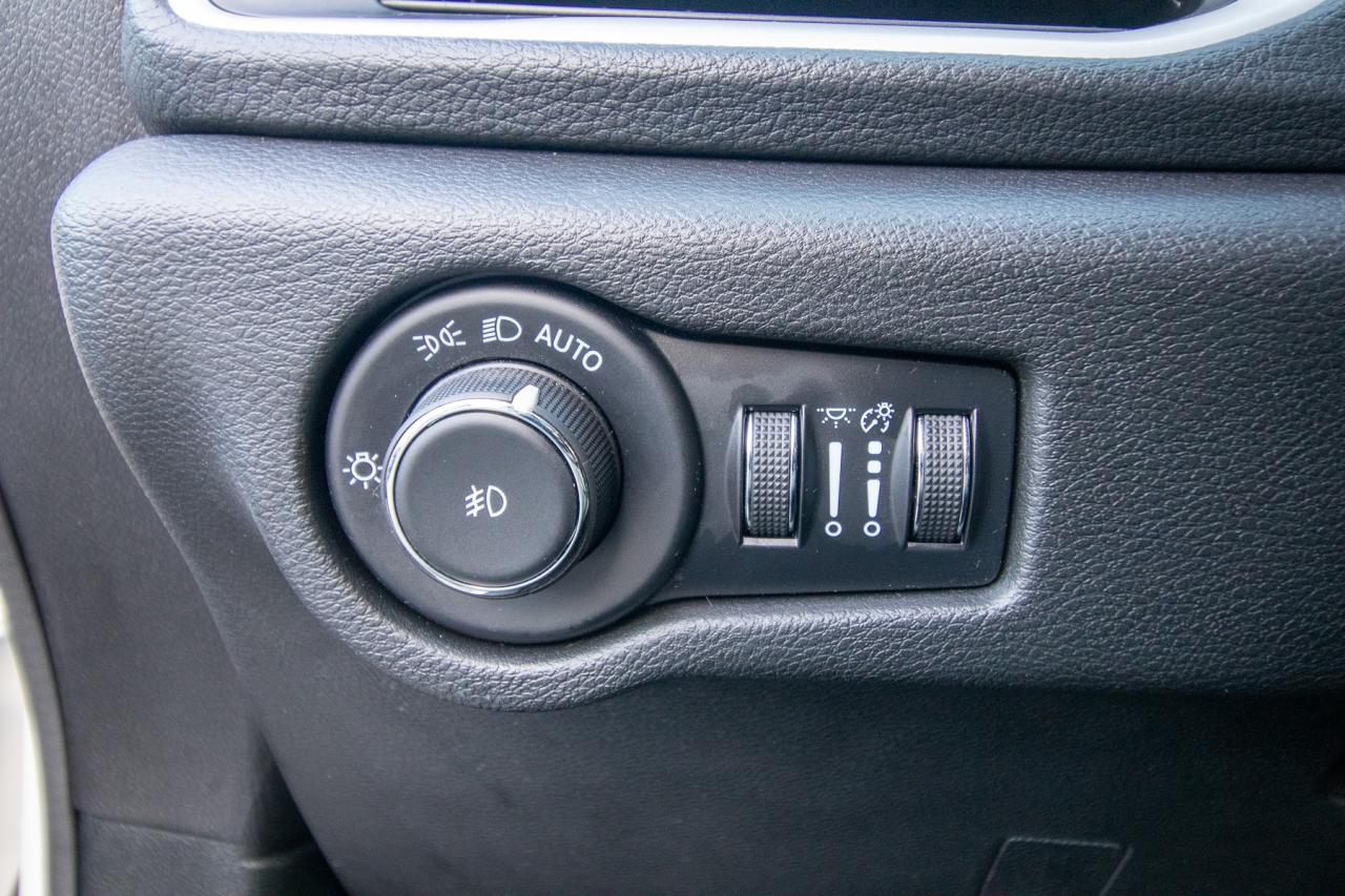 2023 Chrysler Pacifica Touring L Photo5