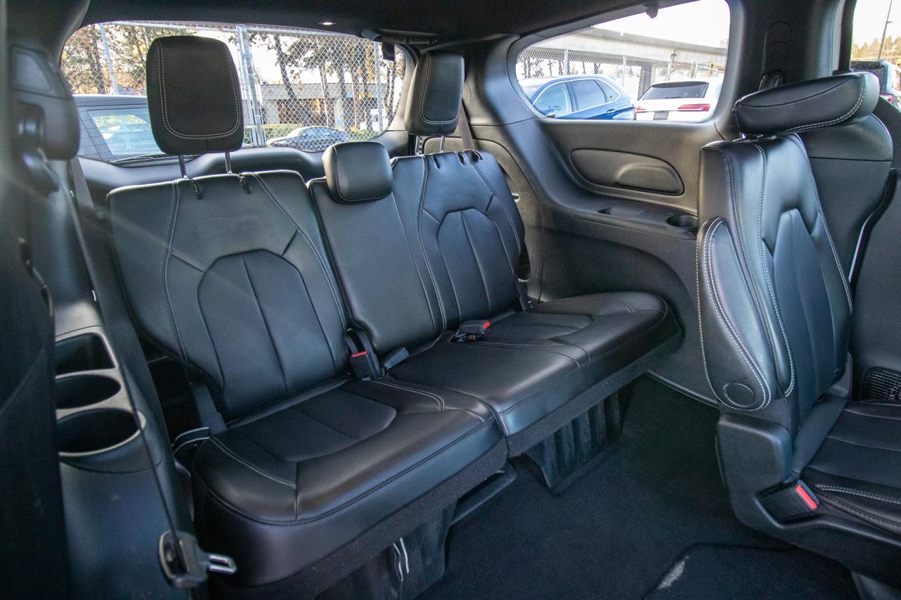 2023 Chrysler Pacifica Touring L Photo5
