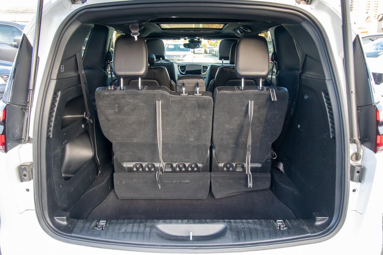 2023 Chrysler Pacifica Touring L Photo5