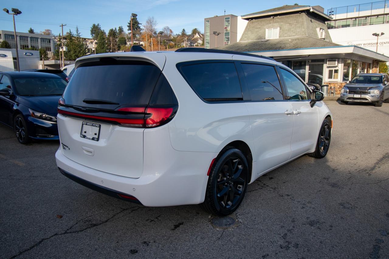 2023 Chrysler Pacifica Touring L Photo5