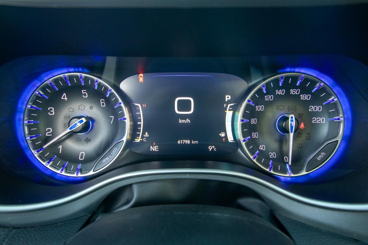 2023 Chrysler Pacifica Touring L Photo5