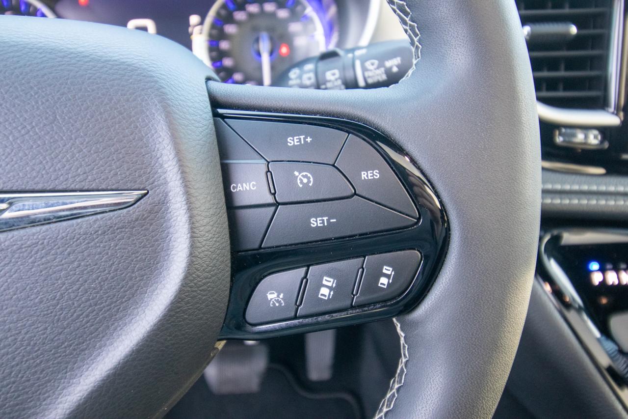 2023 Chrysler Pacifica Touring L Photo5