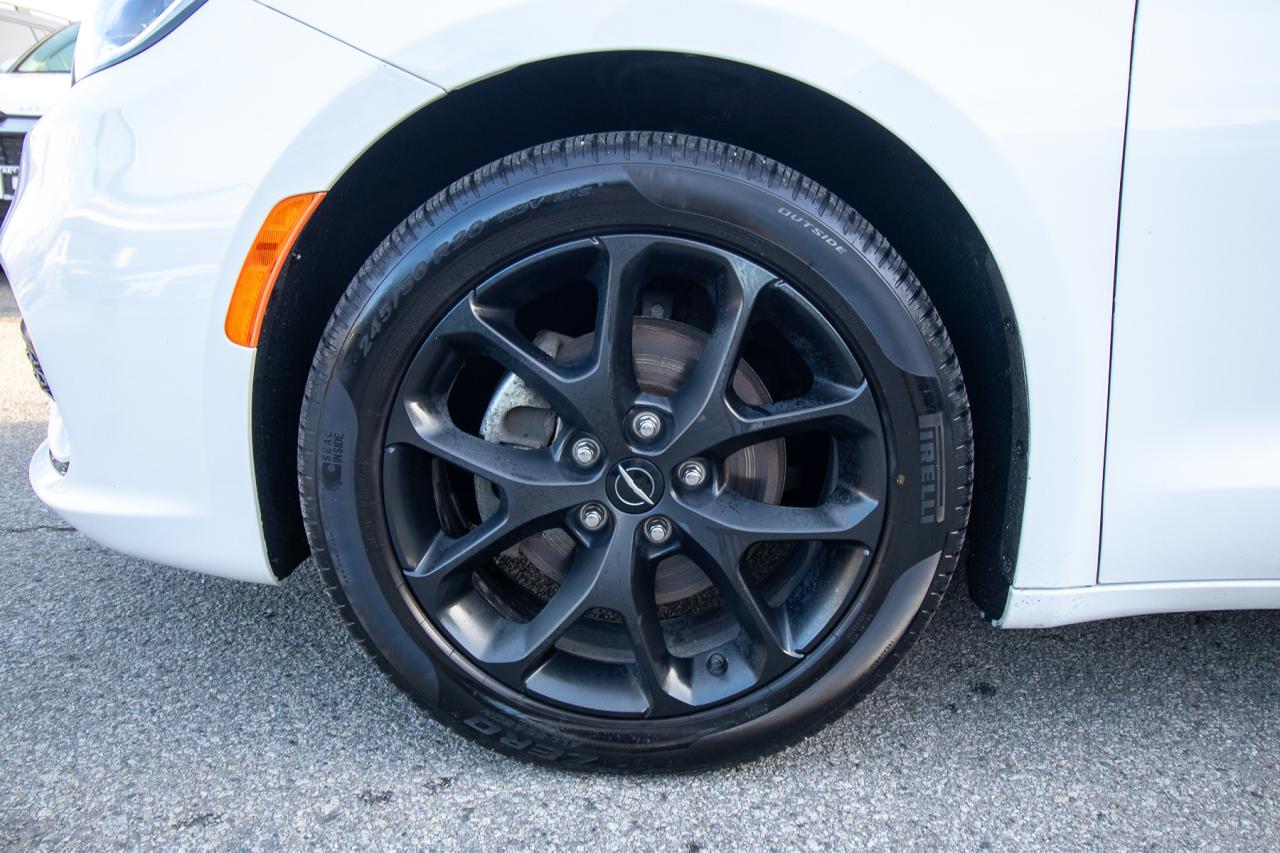 2023 Chrysler Pacifica Touring L Photo5