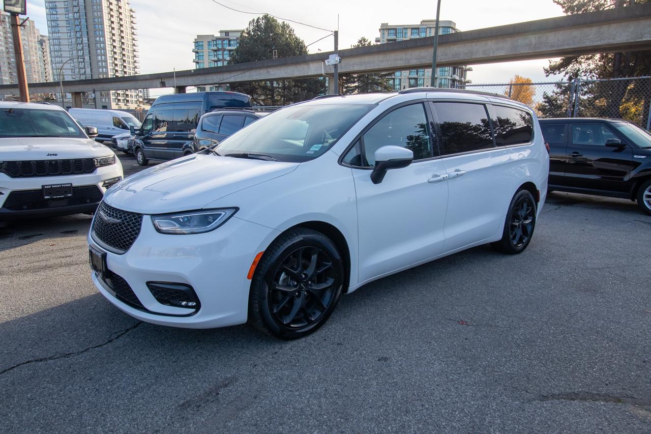 2023 Chrysler Pacifica Touring L Photo