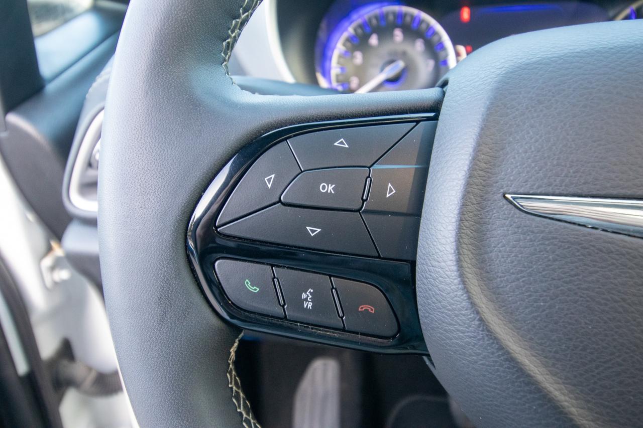 2023 Chrysler Pacifica Touring L Photo5