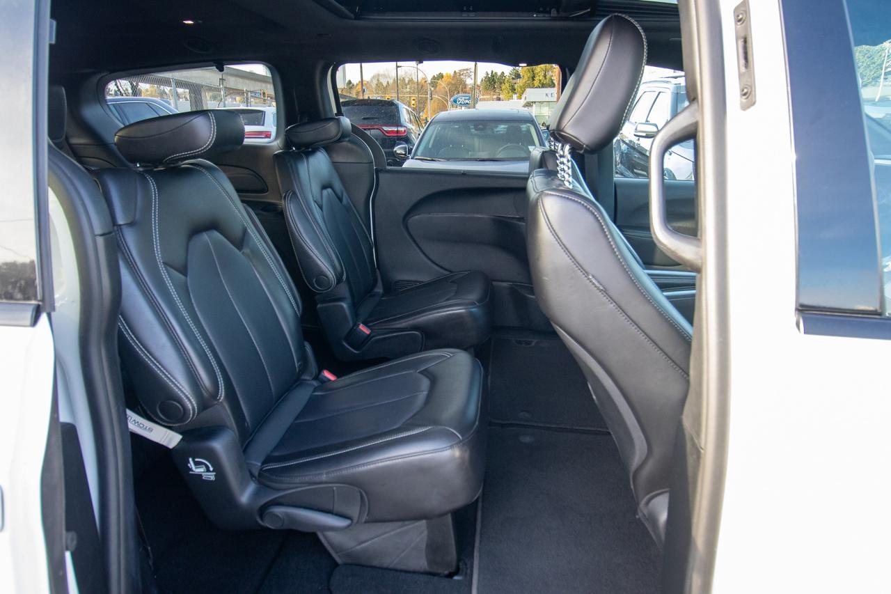2023 Chrysler Pacifica Touring L Photo5