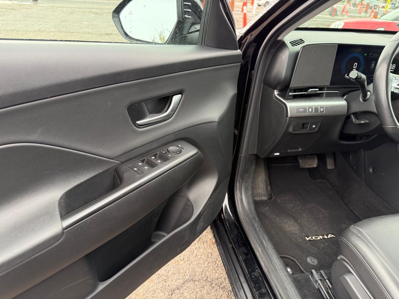 2024 Hyundai KONA 2.0L Preferred w/Trend Package Leather! Sunroof! AutoStart! Photo