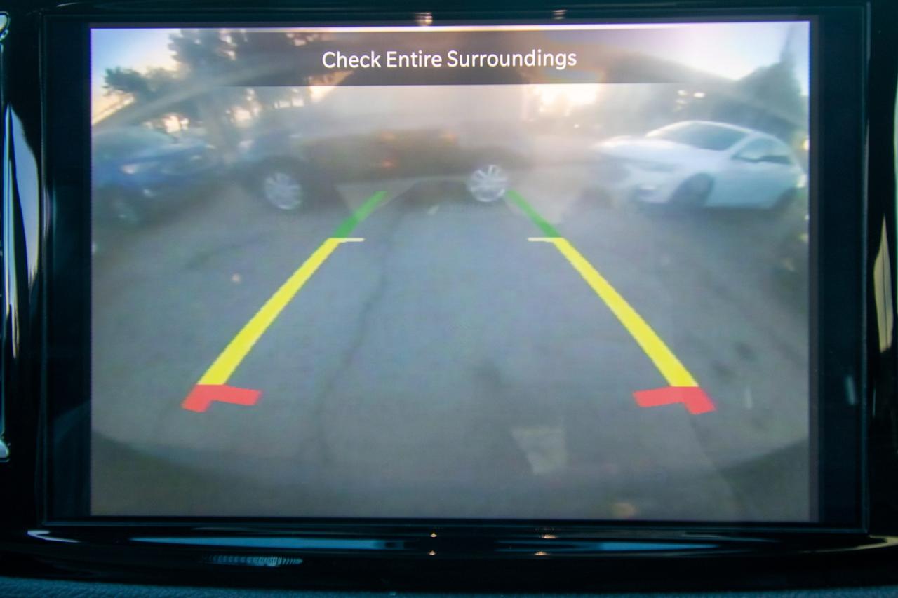 2023 Chrysler Pacifica Touring L Photo5