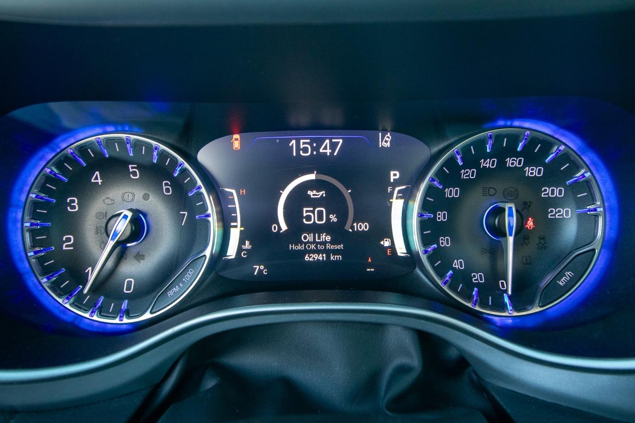 2023 Chrysler Pacifica Touring L Photo5