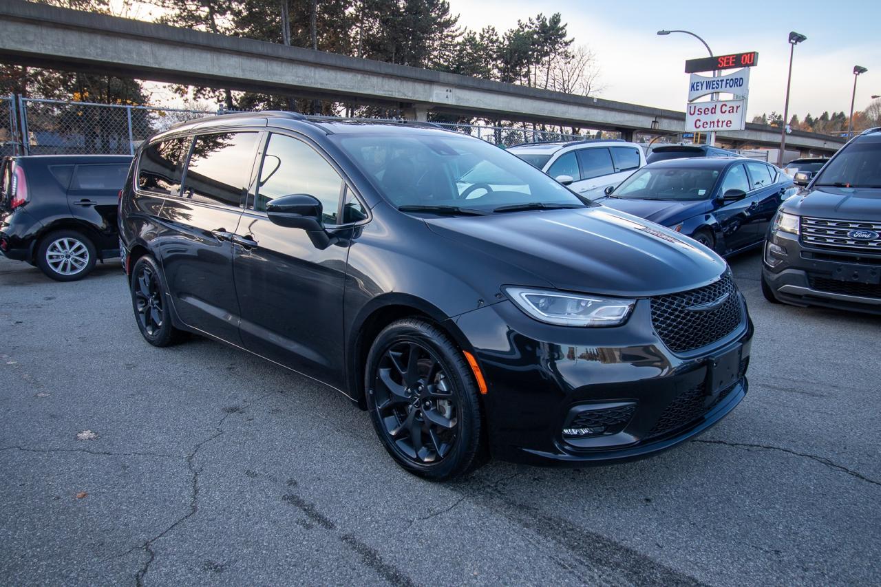 2023 Chrysler Pacifica Touring L Photo5
