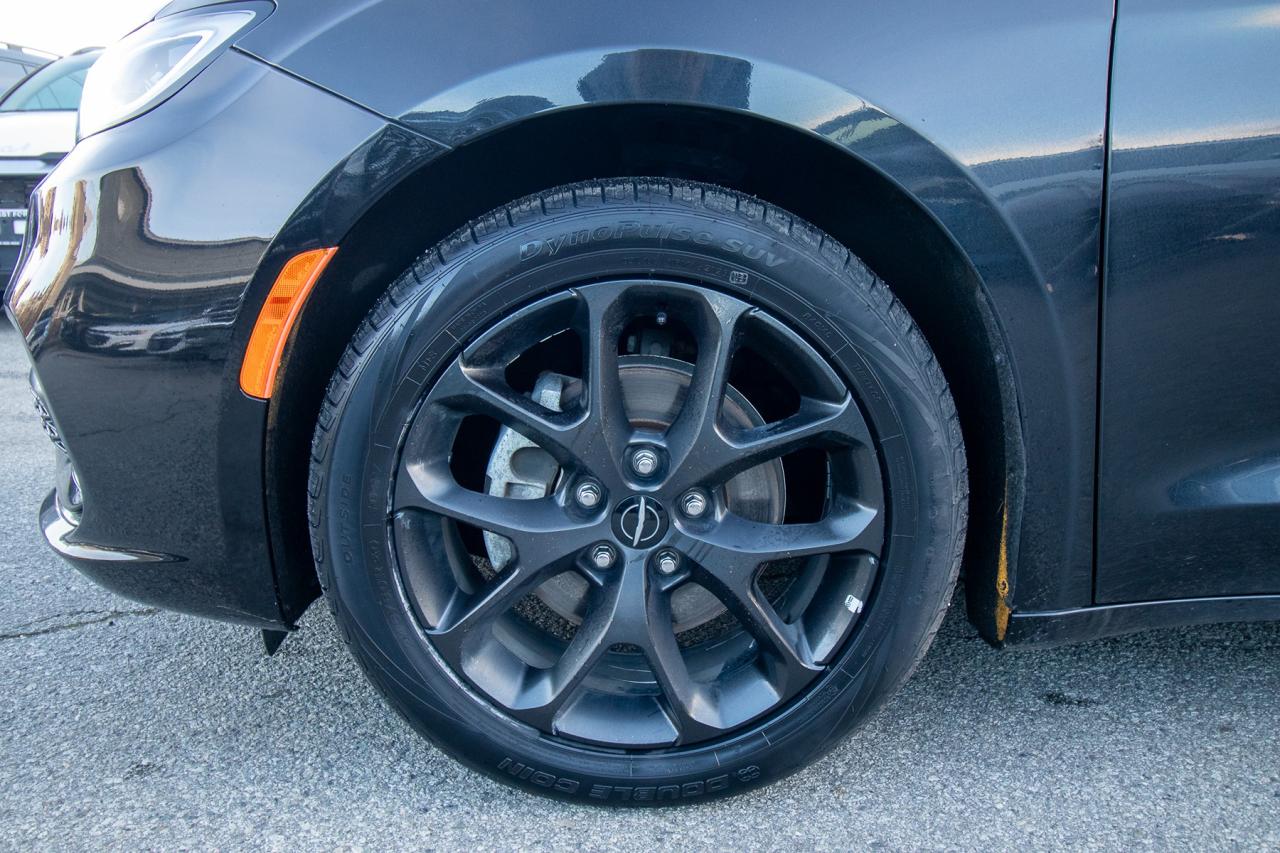 2023 Chrysler Pacifica Touring L Photo5