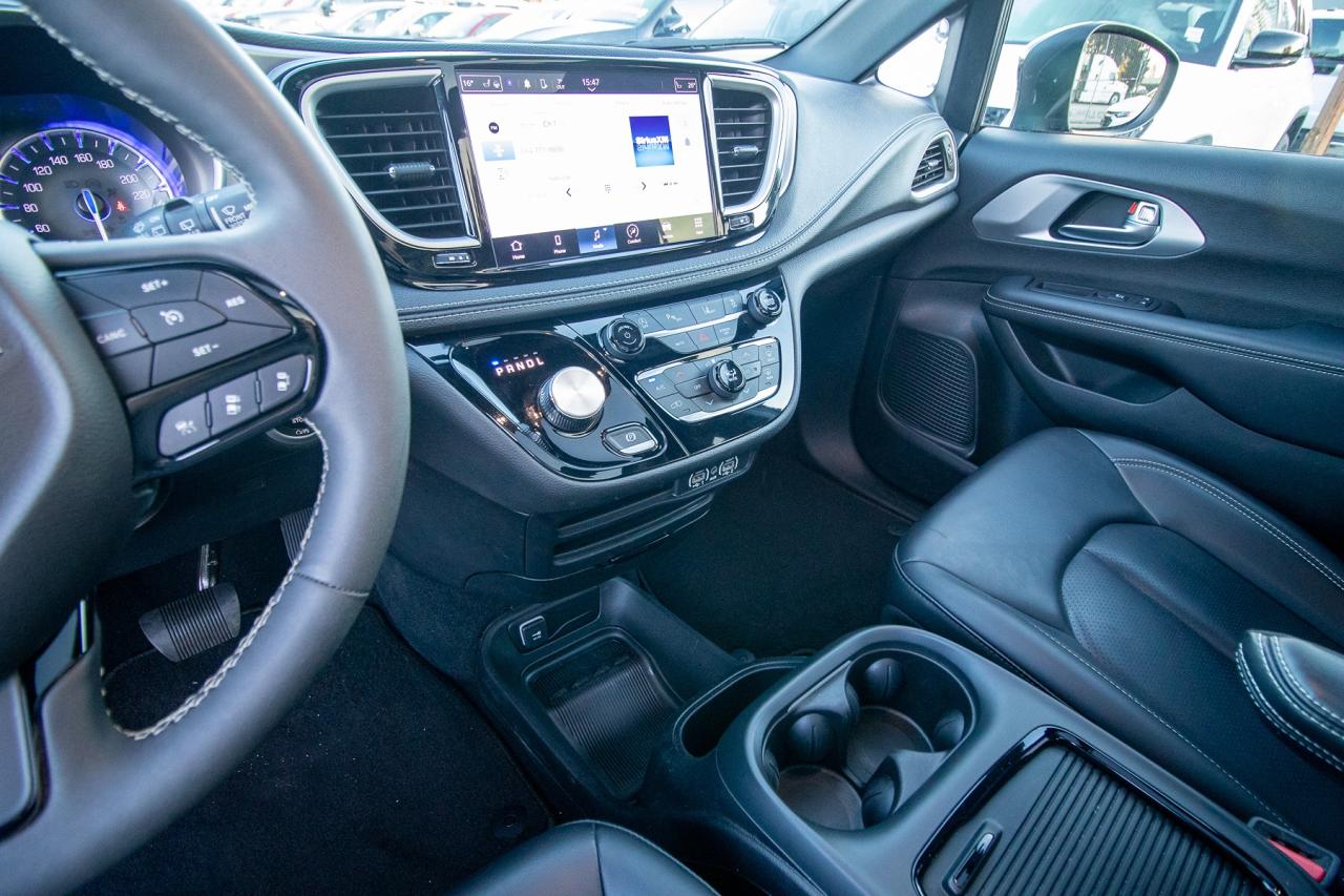 2023 Chrysler Pacifica Touring L Photo5