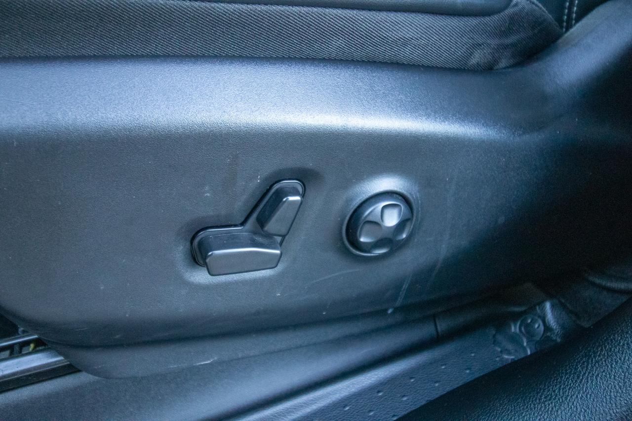 2023 Chrysler Pacifica Touring L Photo5