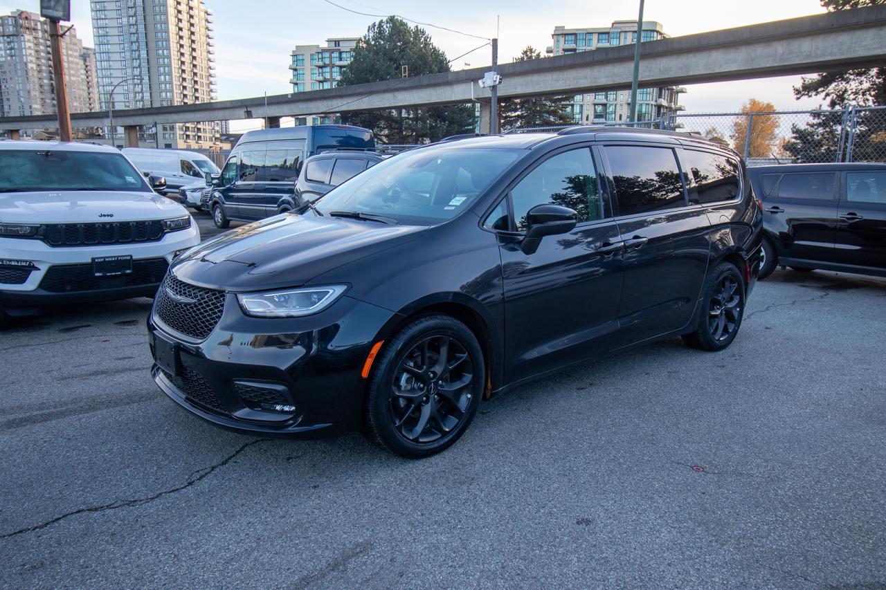 2023 Chrysler Pacifica Touring L Photo