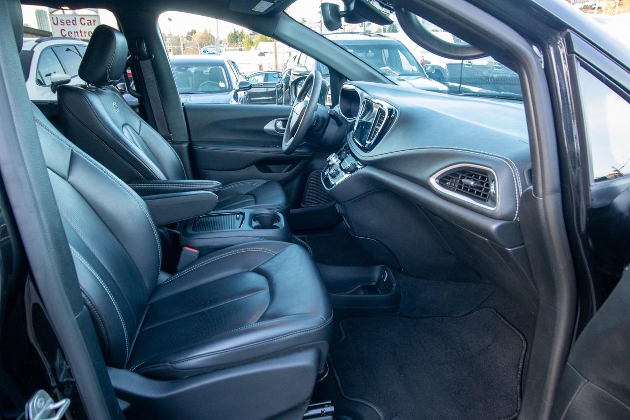 2023 Chrysler Pacifica Touring L Photo5