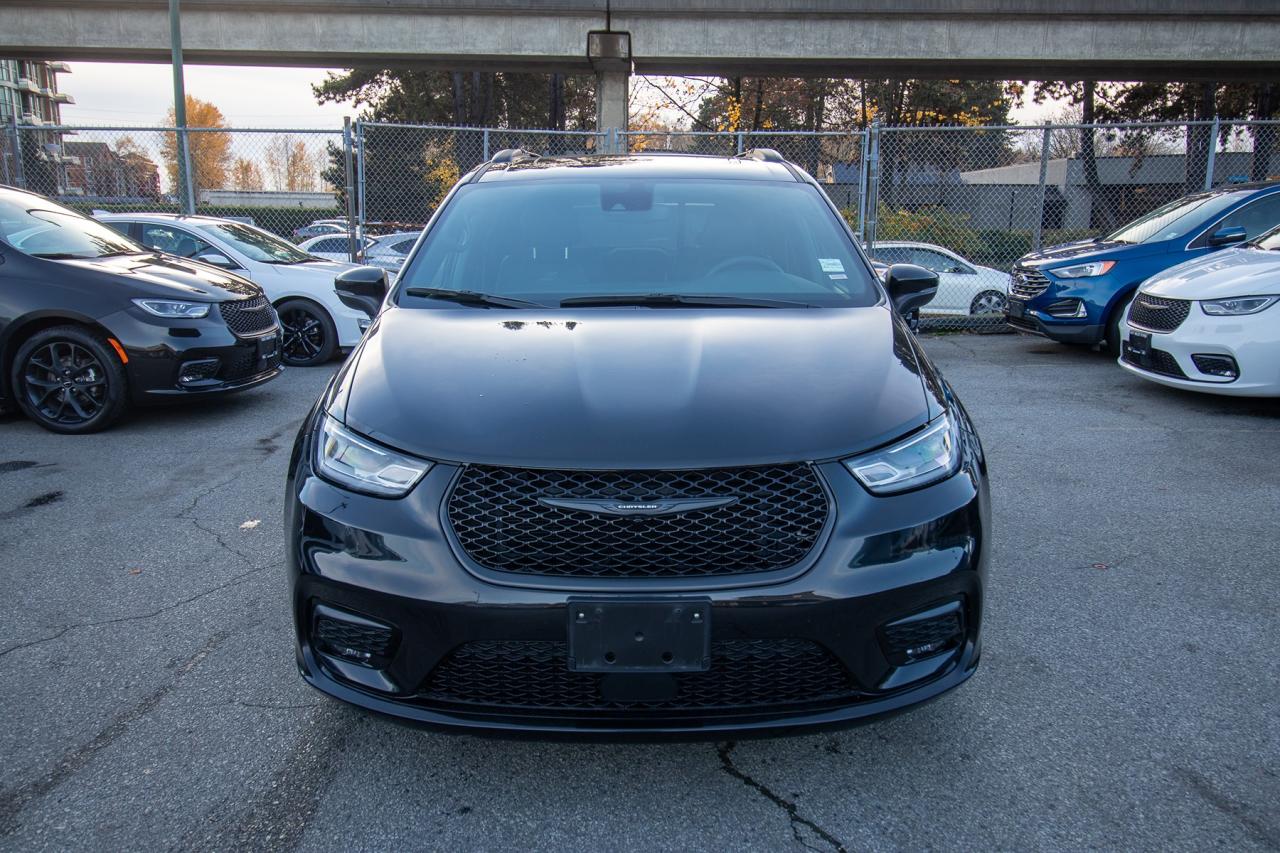 2023 Chrysler Pacifica Touring L Photo5