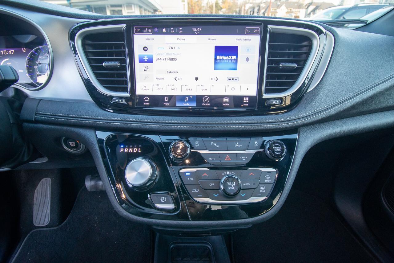 2023 Chrysler Pacifica Touring L Photo5