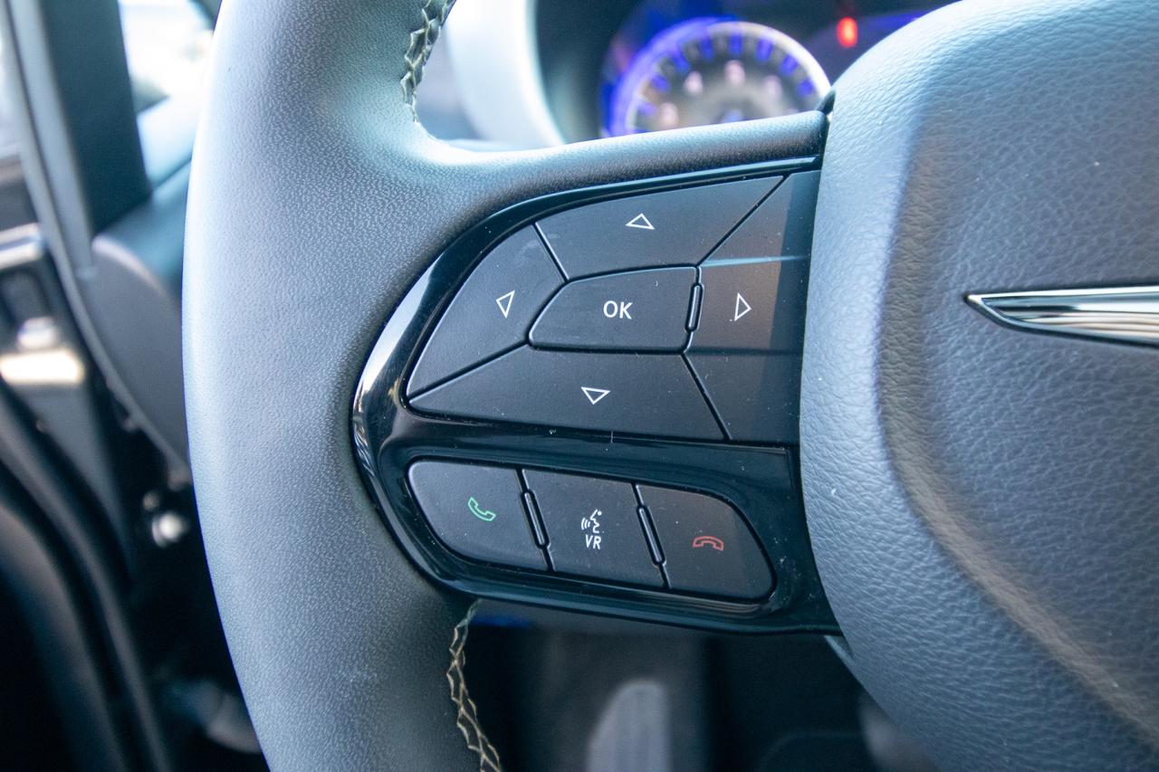 2023 Chrysler Pacifica Touring L Photo5