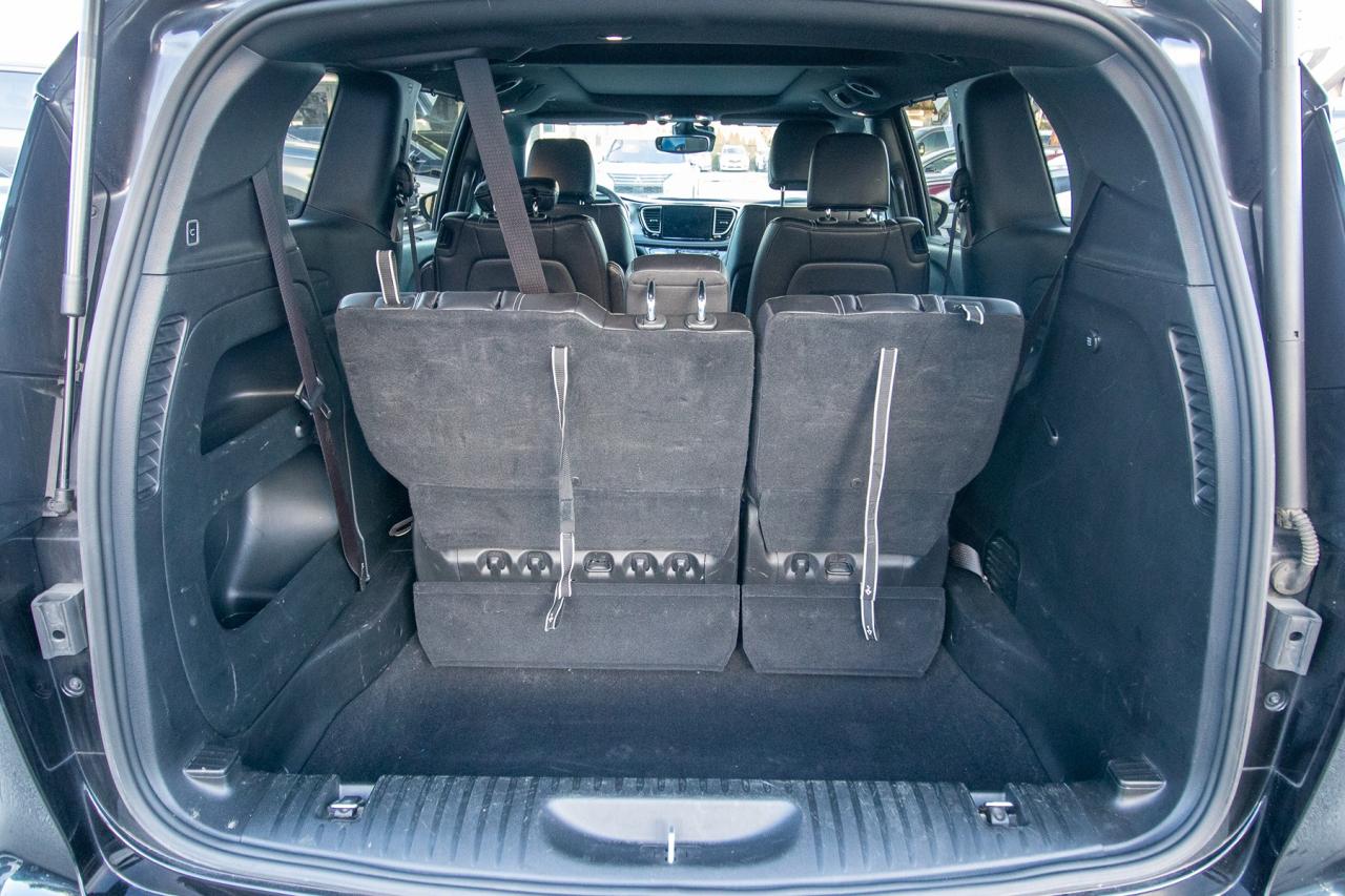 2023 Chrysler Pacifica Touring L Photo5