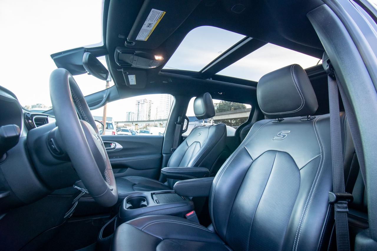 2023 Chrysler Pacifica Touring L Photo5