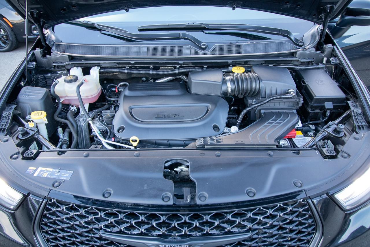 2023 Chrysler Pacifica Touring L Photo5