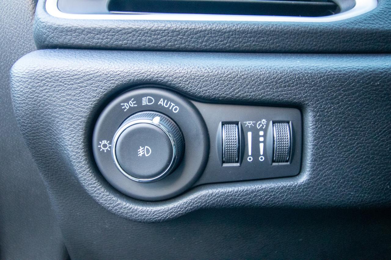 2023 Chrysler Pacifica Touring L Photo5