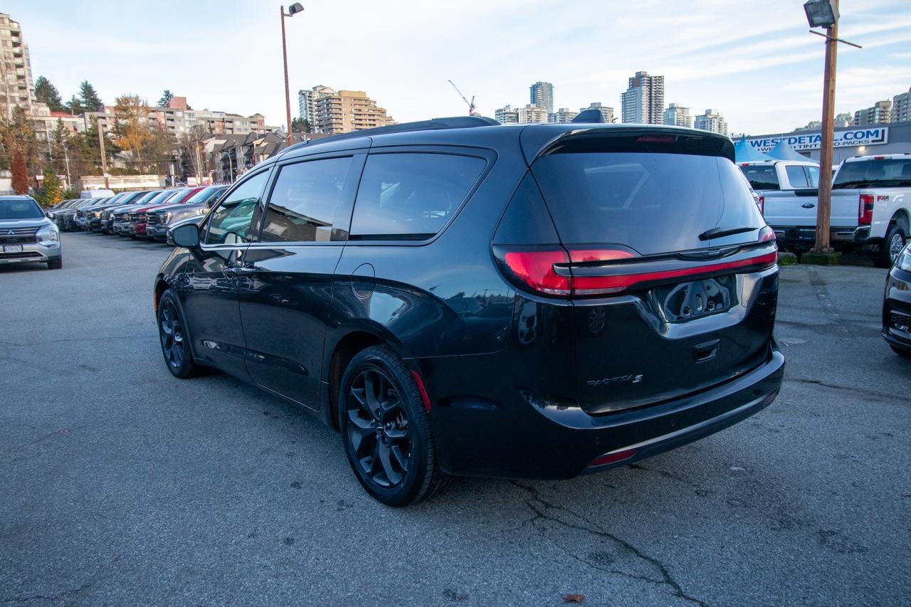 2023 Chrysler Pacifica Touring L Photo5