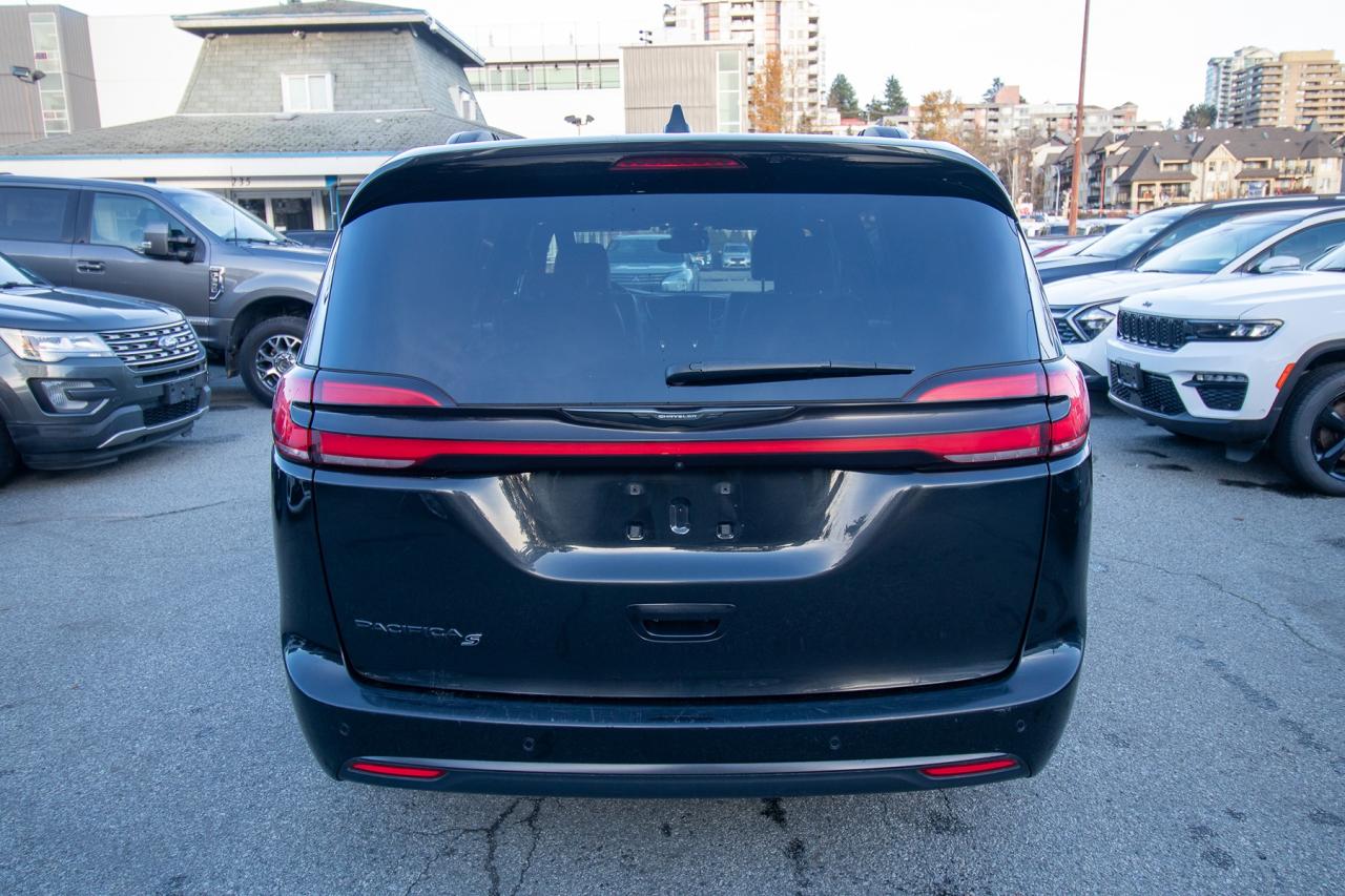 2023 Chrysler Pacifica Touring L Photo5