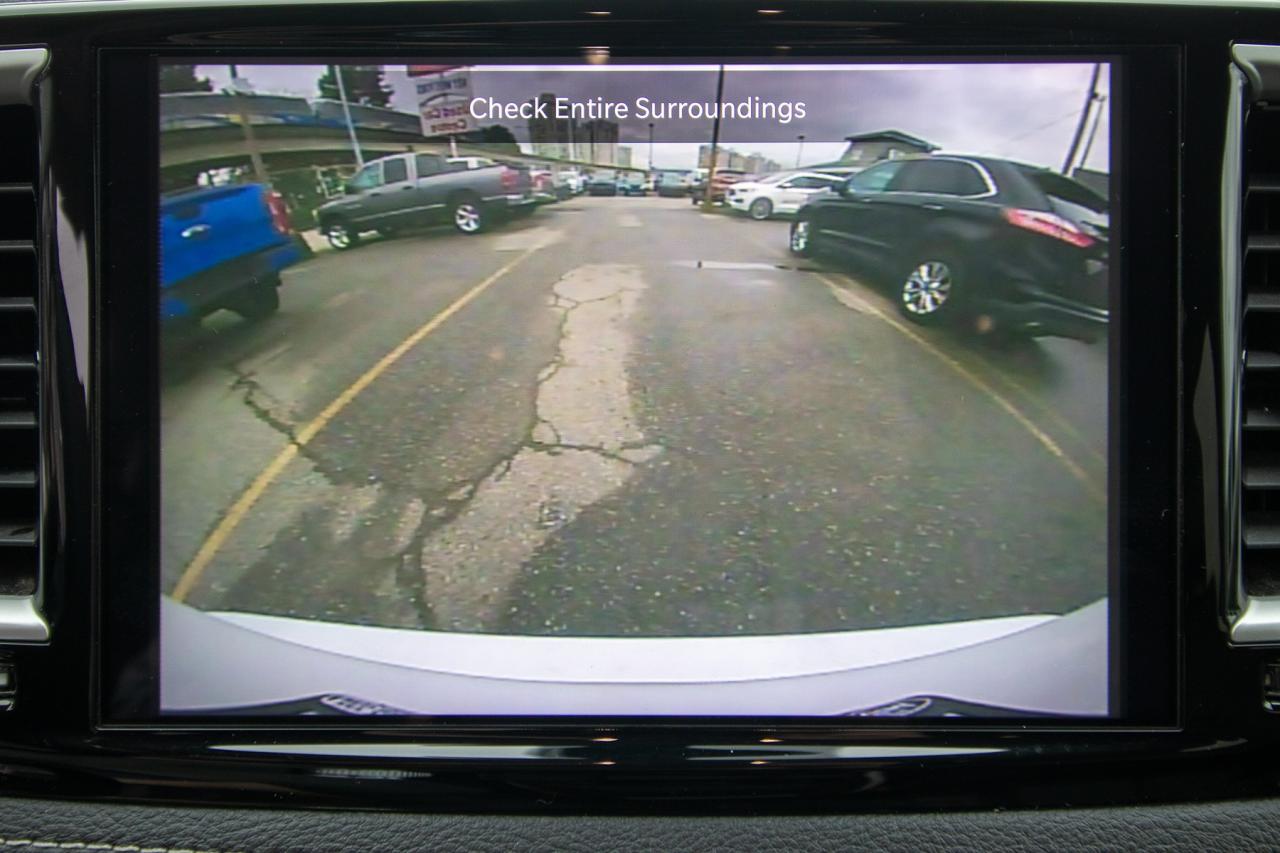 2023 Chrysler Pacifica Touring L Photo5