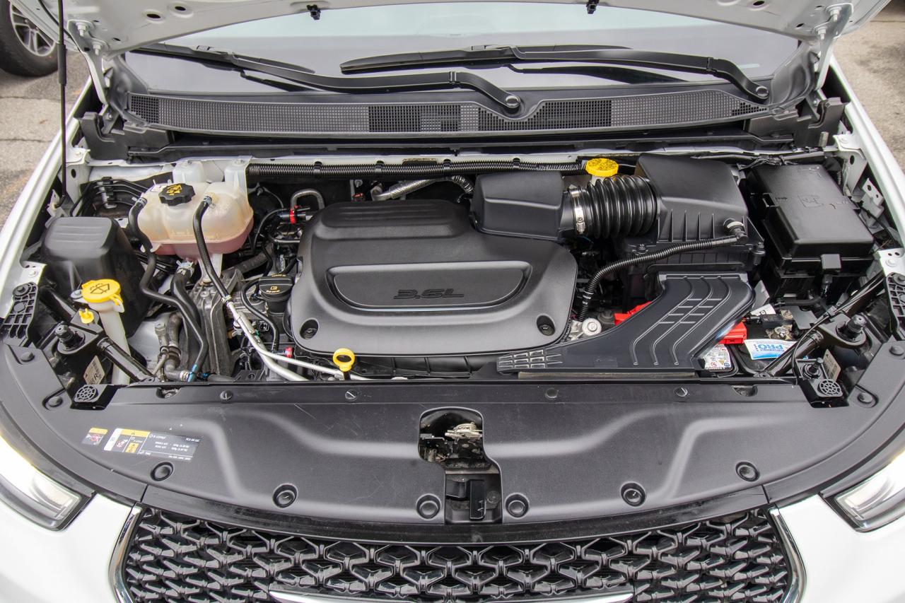 2023 Chrysler Pacifica Touring L Photo5