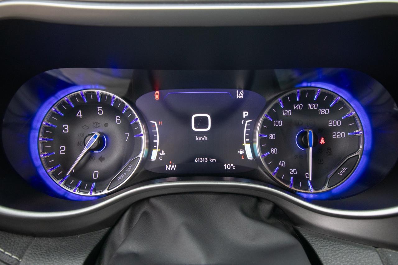 2023 Chrysler Pacifica Touring L Photo5