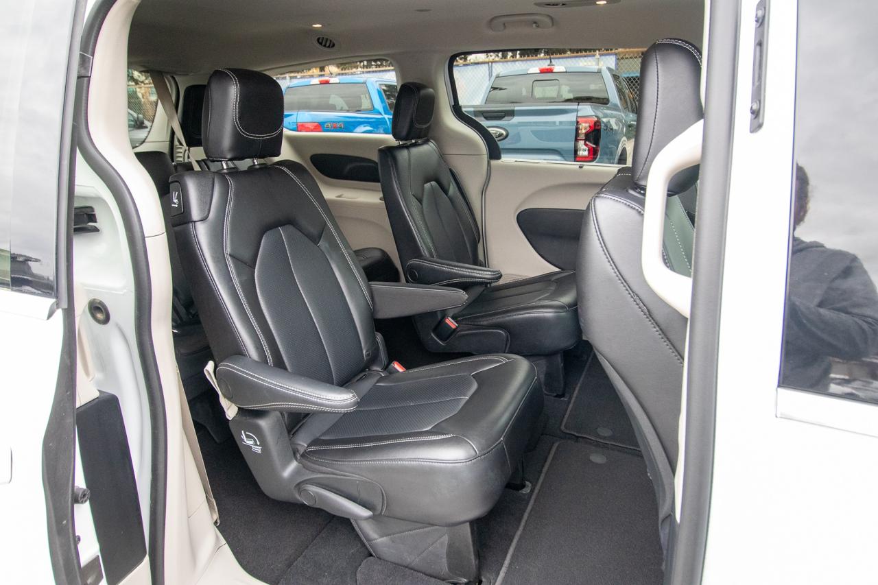 2023 Chrysler Pacifica Touring L Photo5