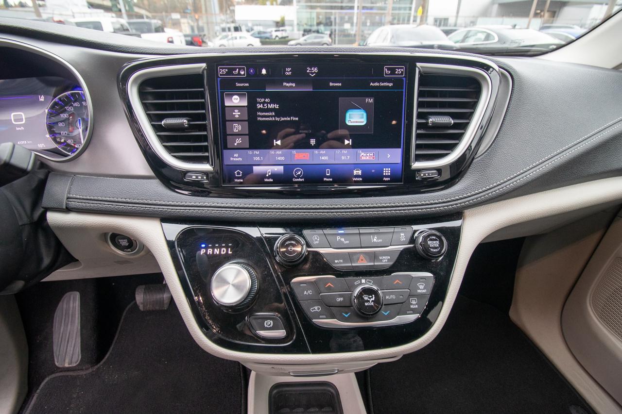 2023 Chrysler Pacifica Touring L Photo5