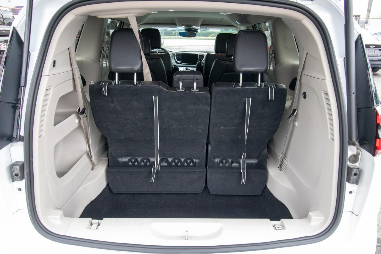 2023 Chrysler Pacifica Touring L Photo5