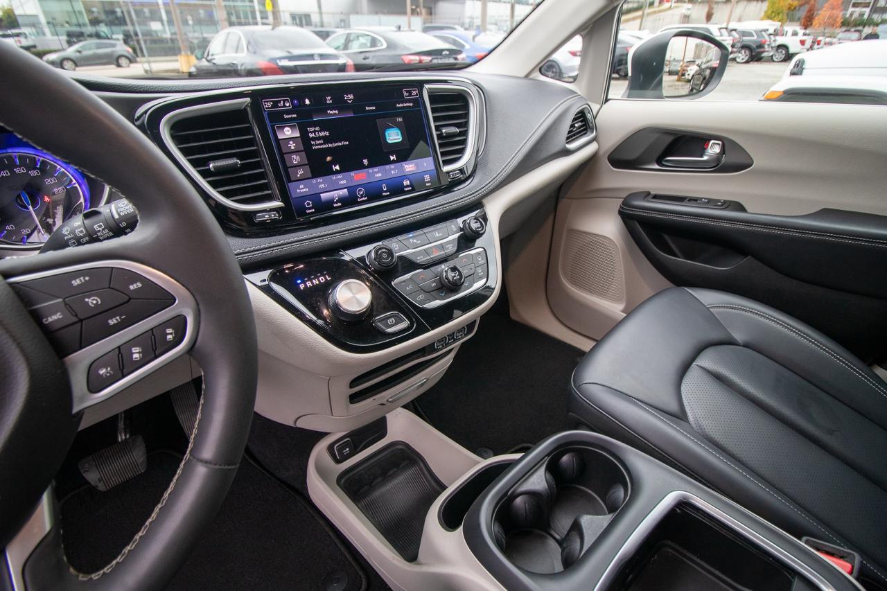 2023 Chrysler Pacifica Touring L Photo5