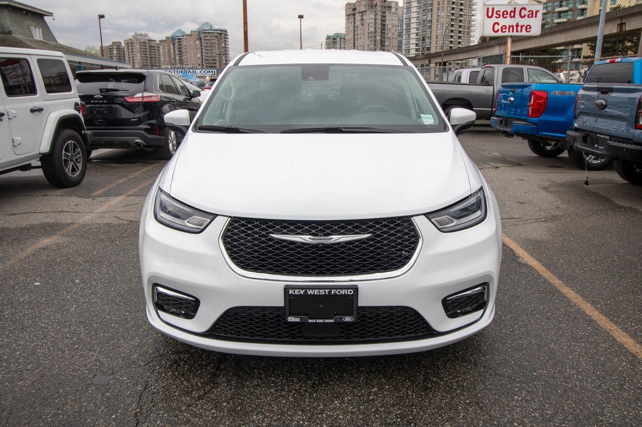 2023 Chrysler Pacifica Touring L Photo5