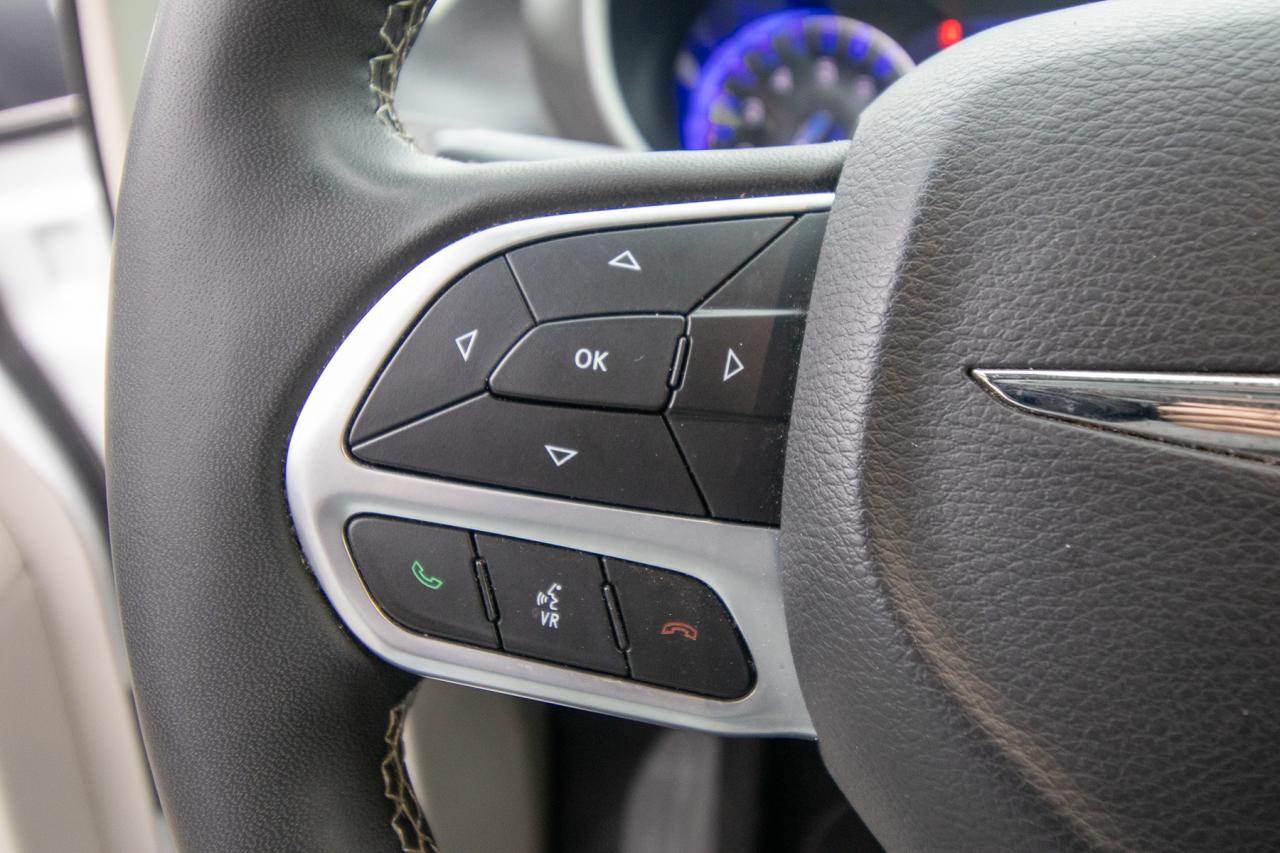 2023 Chrysler Pacifica Touring L Photo5