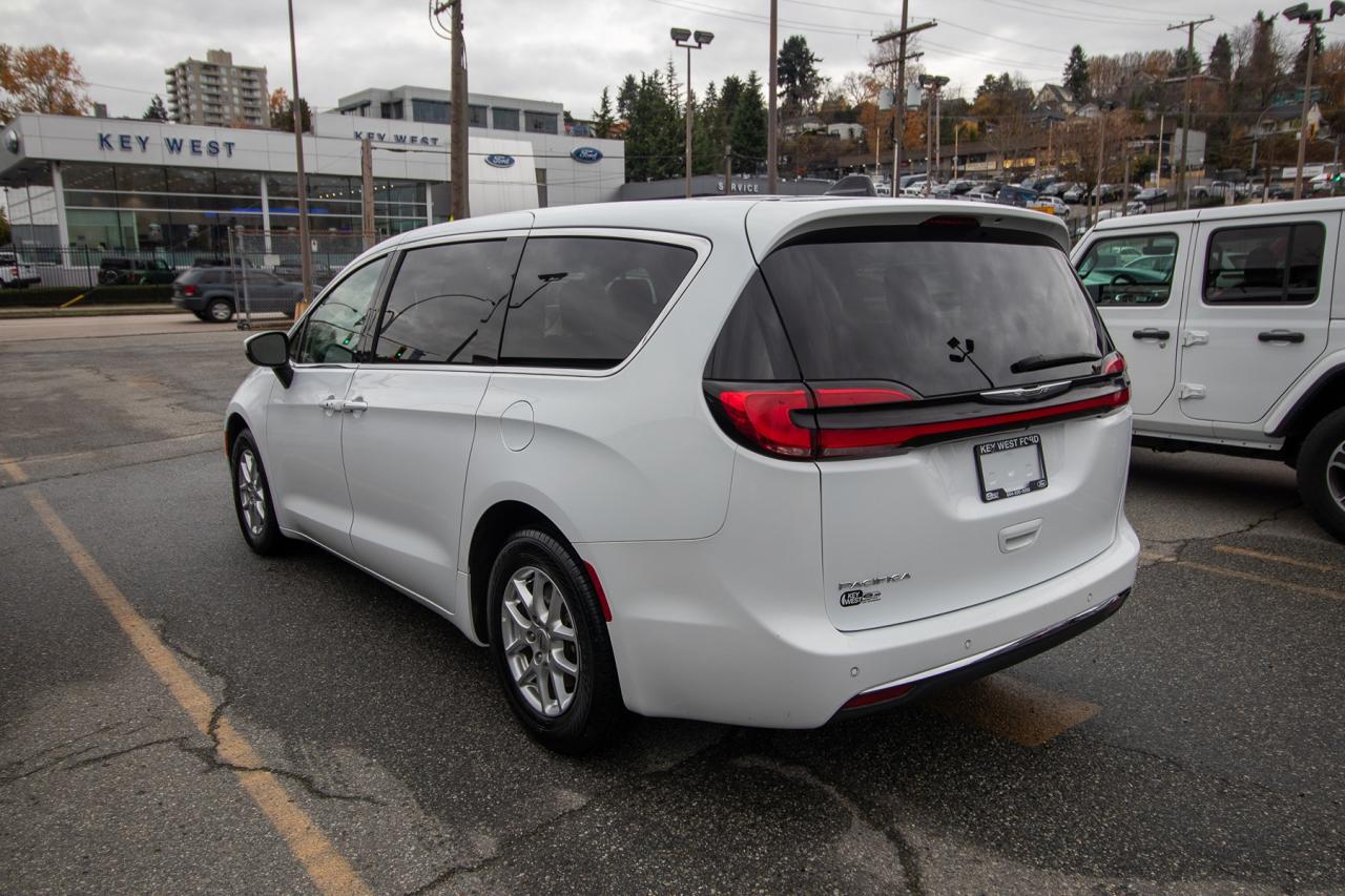 2023 Chrysler Pacifica Touring L Photo5