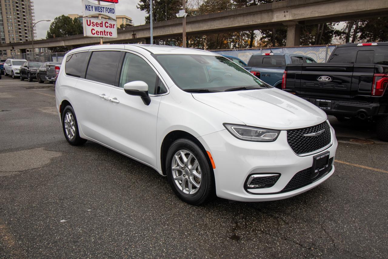 2023 Chrysler Pacifica Touring L Photo5