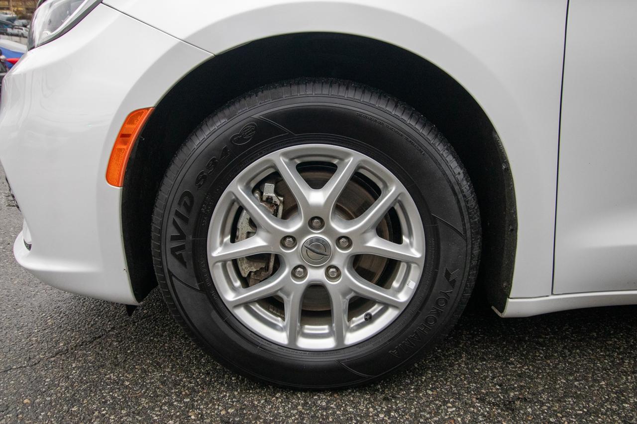 2023 Chrysler Pacifica Touring L Photo5