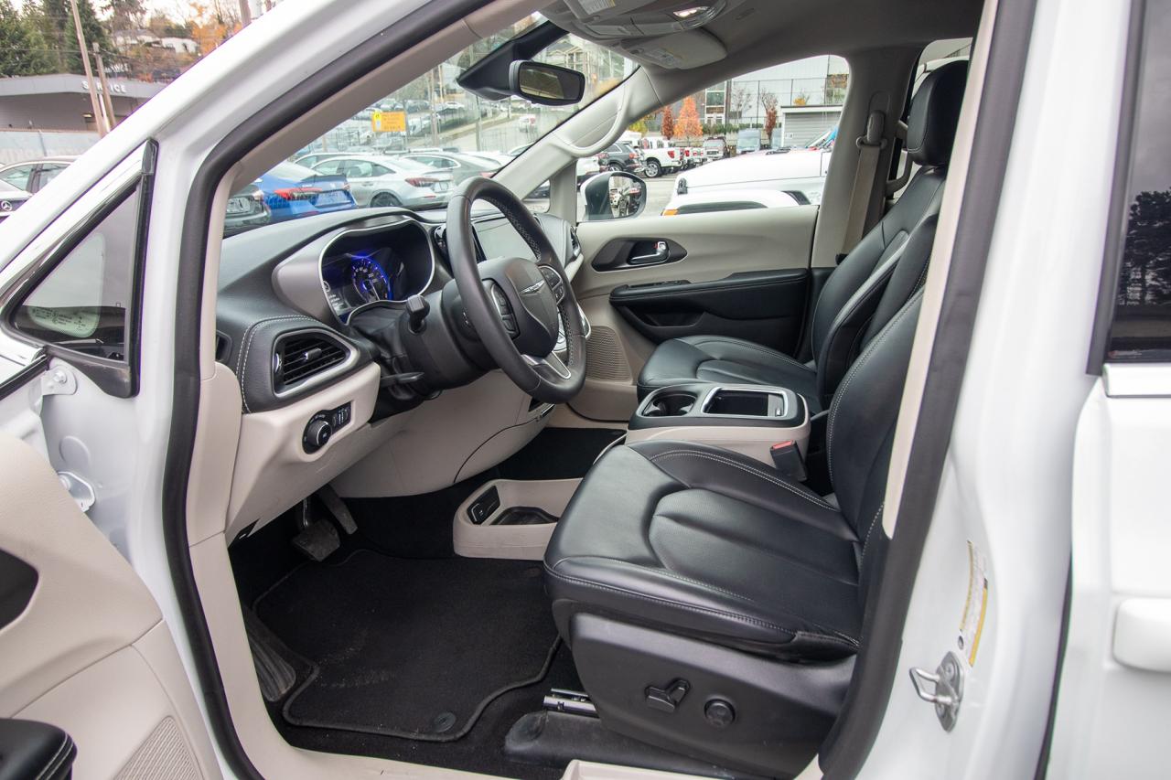 2023 Chrysler Pacifica Touring L Photo5