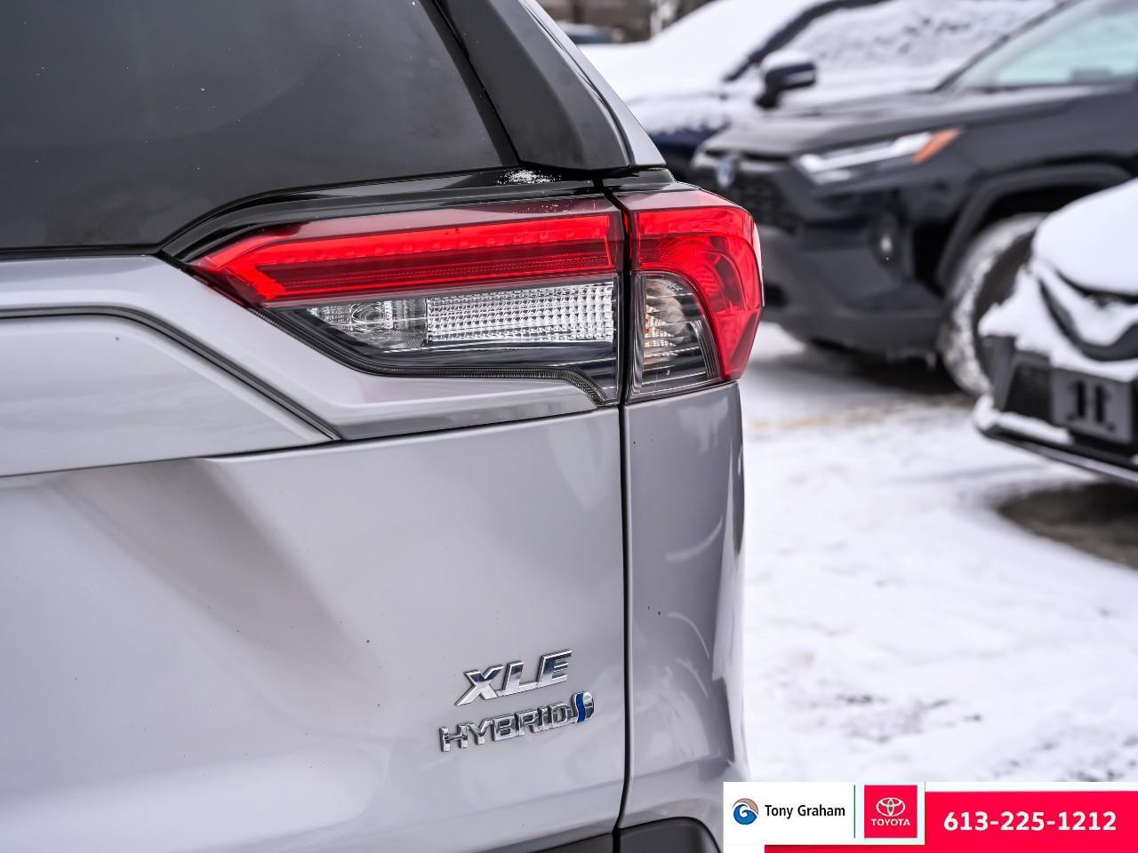 2023 Toyota RAV4 Hybrid XLE Photo