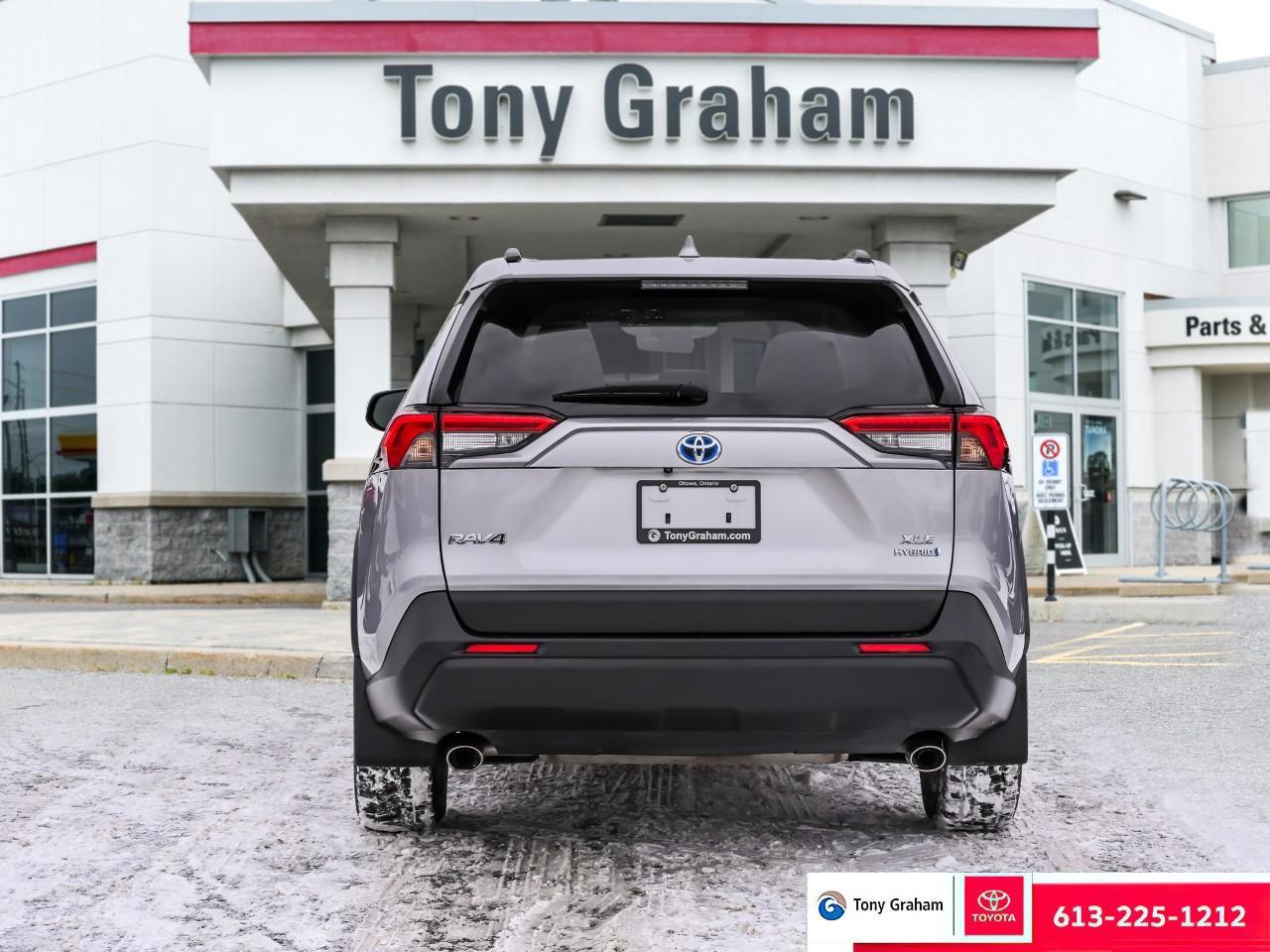 2023 Toyota RAV4 Hybrid XLE Photo