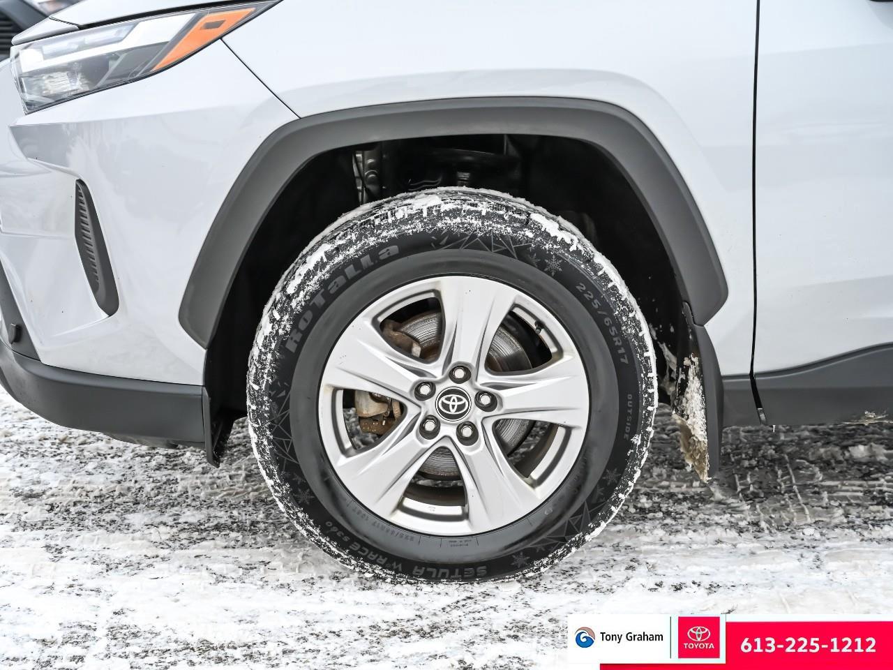 2023 Toyota RAV4 Hybrid XLE Photo