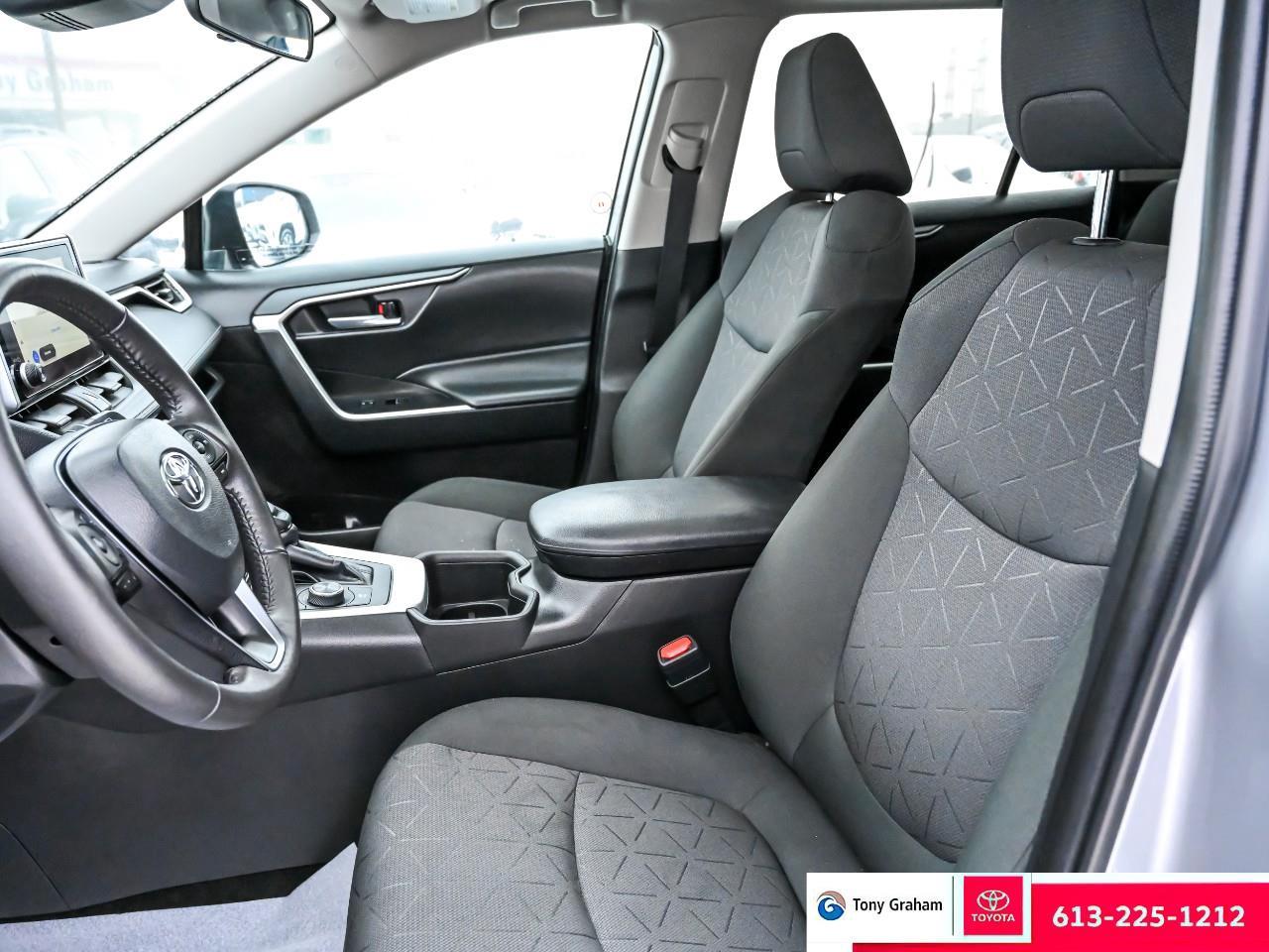 2023 Toyota RAV4 Hybrid XLE Photo