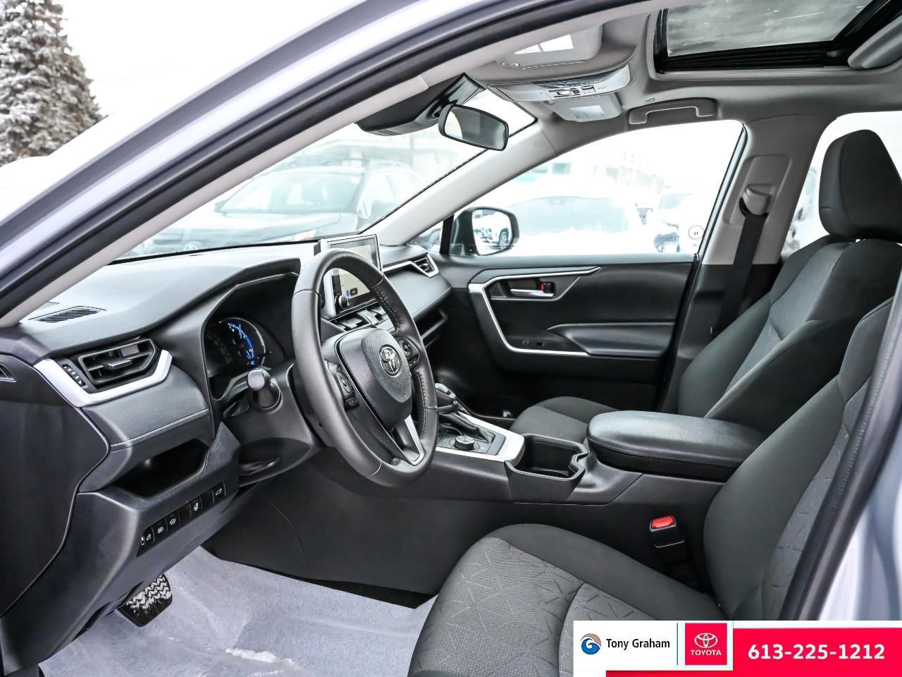 2023 Toyota RAV4 Hybrid XLE Photo