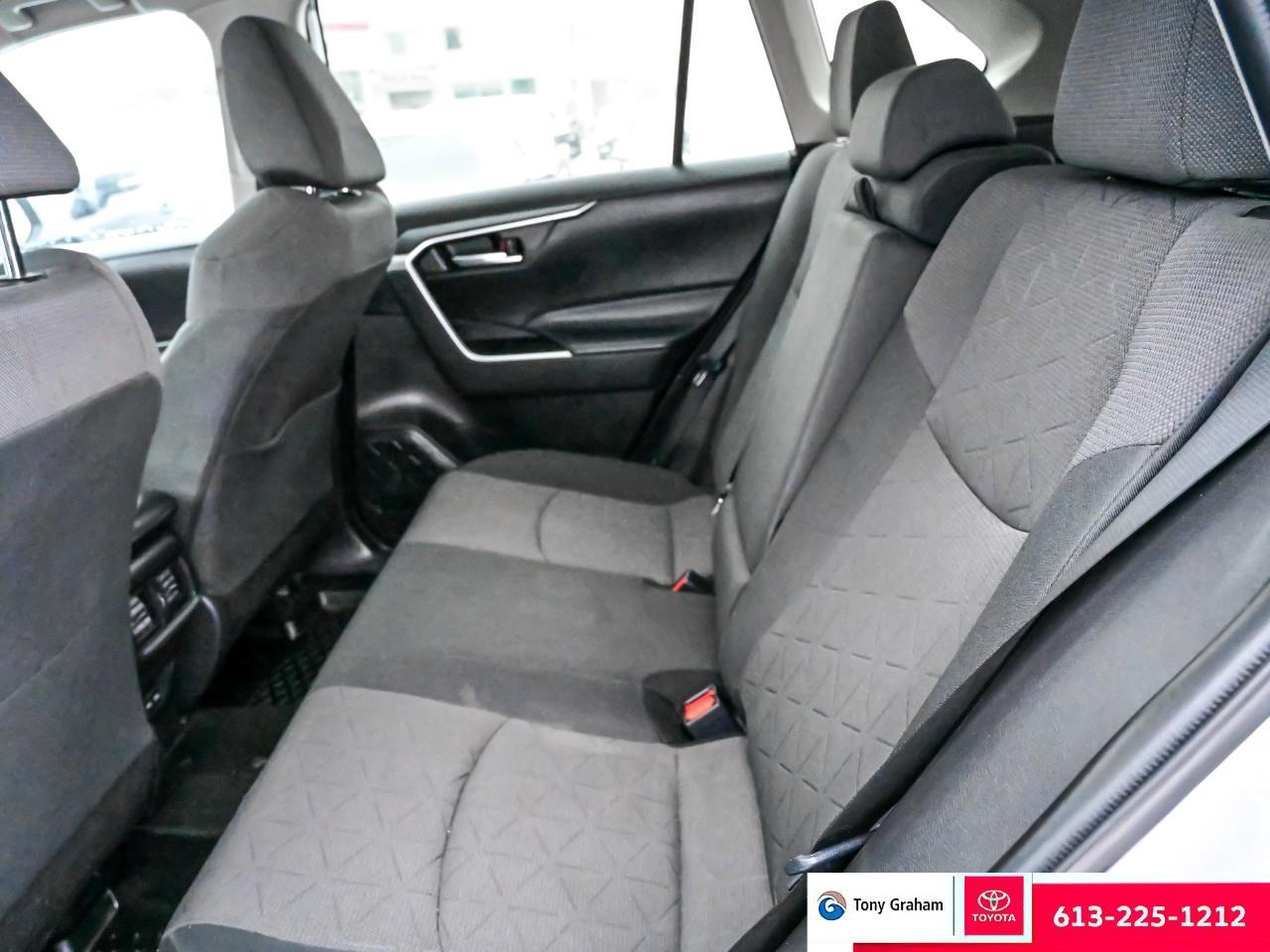 2023 Toyota RAV4 Hybrid XLE Photo