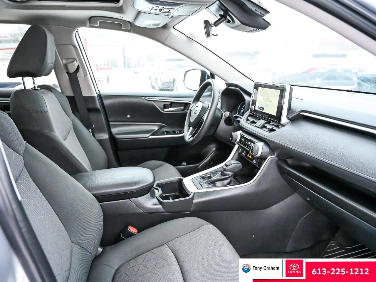 2023 Toyota RAV4 Hybrid XLE Photo