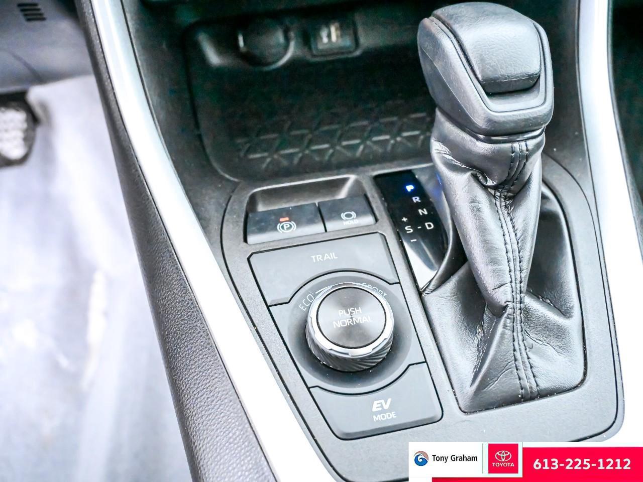 2023 Toyota RAV4 Hybrid XLE Photo